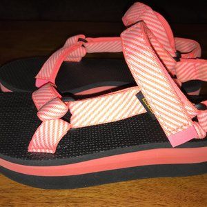 ⭐ Teva Flatform Universal Coral Stripe Sandals 8 ⭐